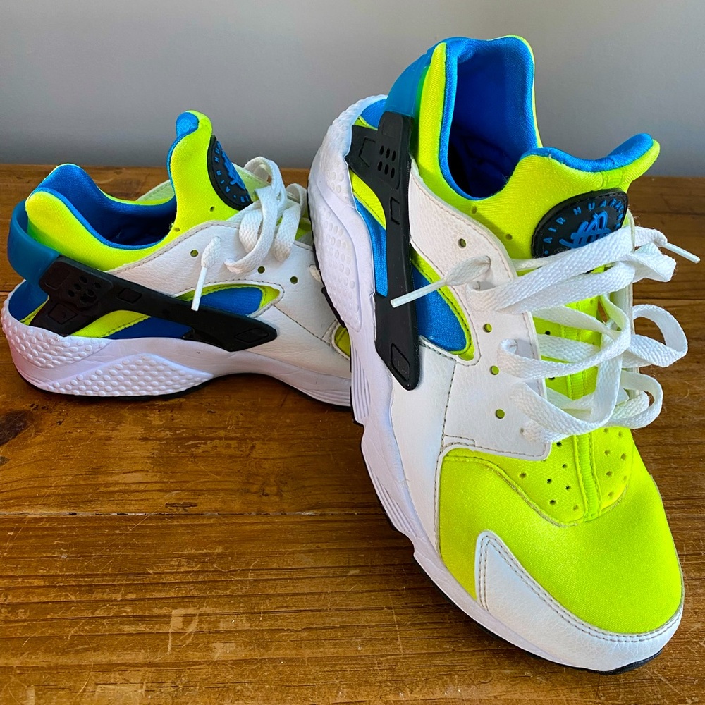 Excellent condition NIKE HUARACHES